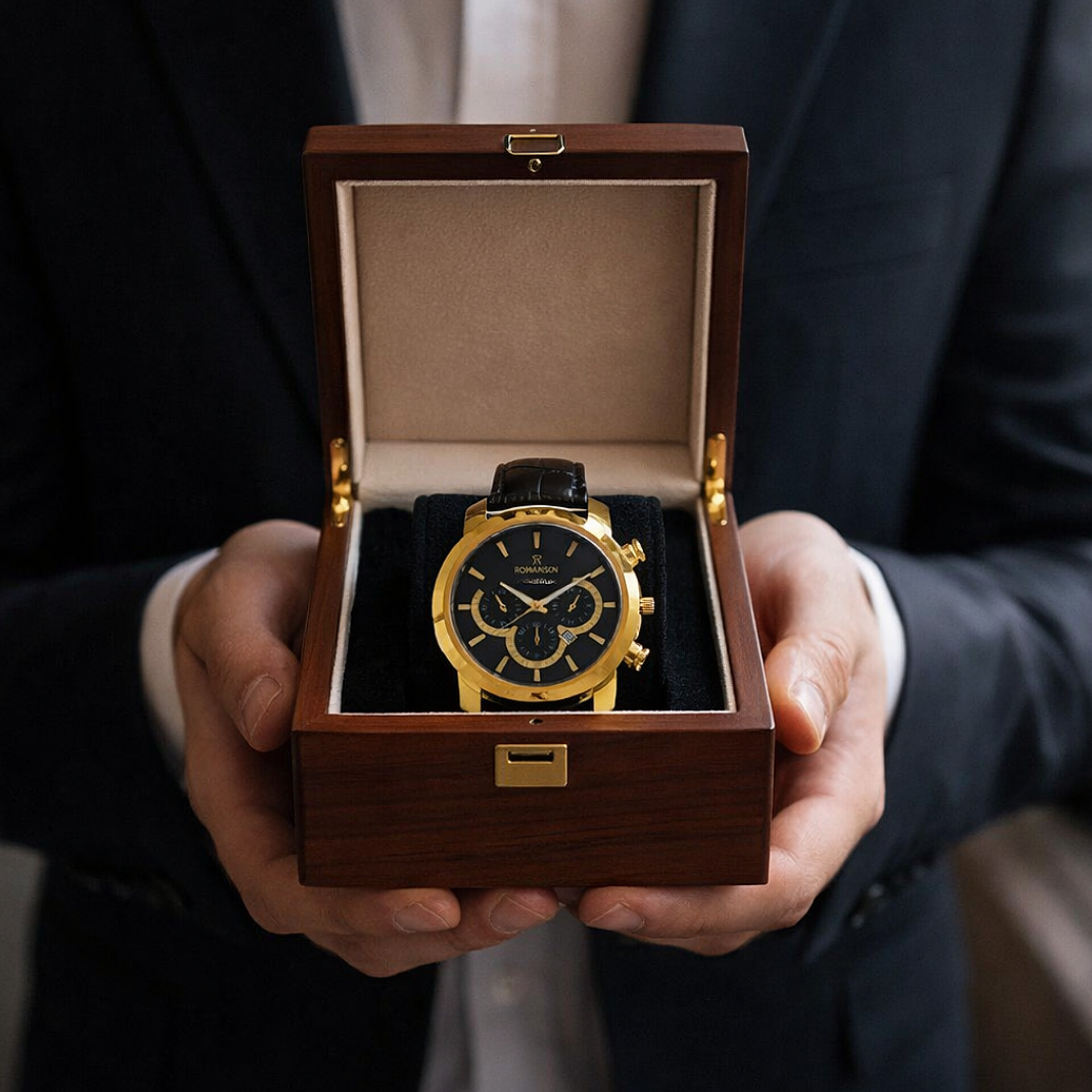ساعت romanson مشکی طلایی مدل B62